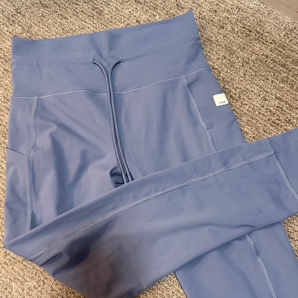 Vuori Womens Leggings in Soft Blue